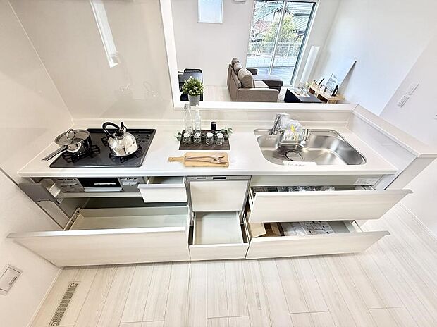 ■シンプルで機能的、毎日使いやすいキッチン