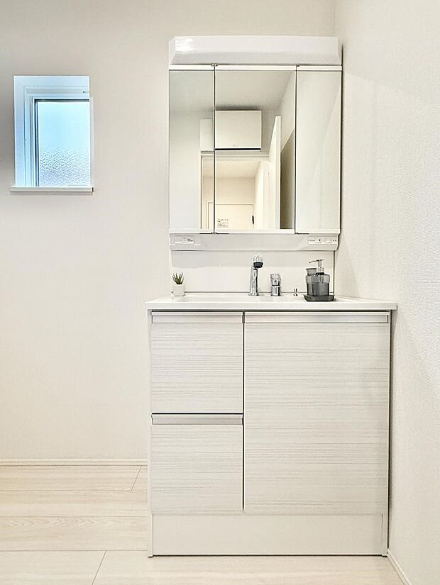 ■明るい洗面所は毎朝の歯磨きも楽しくできちゃいそうです♪