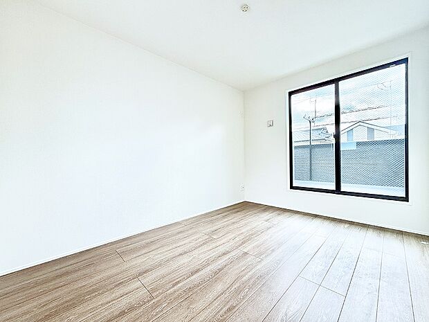 ■シンプルな空間で、収納付きベッドやデスクなど、多機能な家具を活用しやすいです