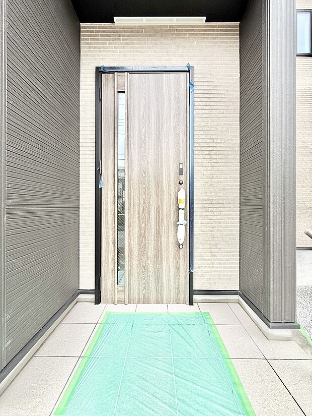 ■心地よい暮らしへとつながる、温かい玄関