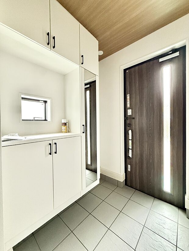 ■収納力の高いシューズボックス付! 玄関がキレイに片付きます!