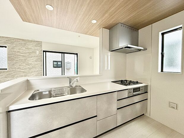 ■広々としたキッチンスペースでお料理も楽しくなりますね!