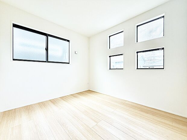 1号棟 ■落ち着いた色合いのお部屋で穏やかな時間を楽しめます