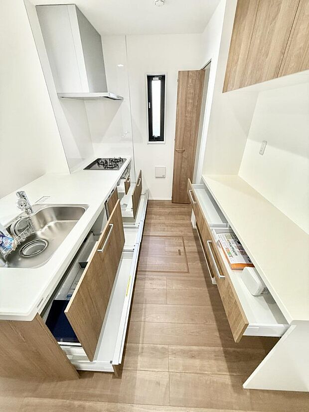 ■シンプルで機能的、毎日使いやすいキッチン