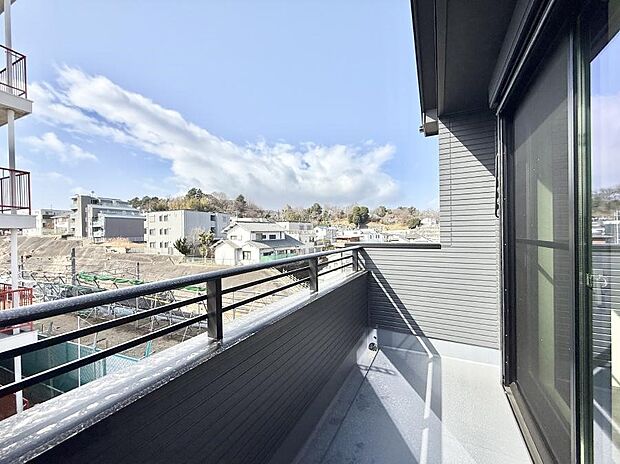 お洗濯物がよく乾く陽当たり良好のバルコニーです!