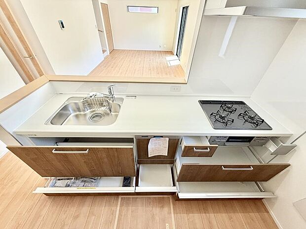 収納力豊富なシステムキッチンです!