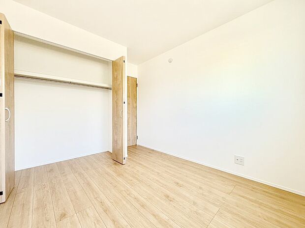 広いクローゼット、収納は多い方が嬉しいですね!