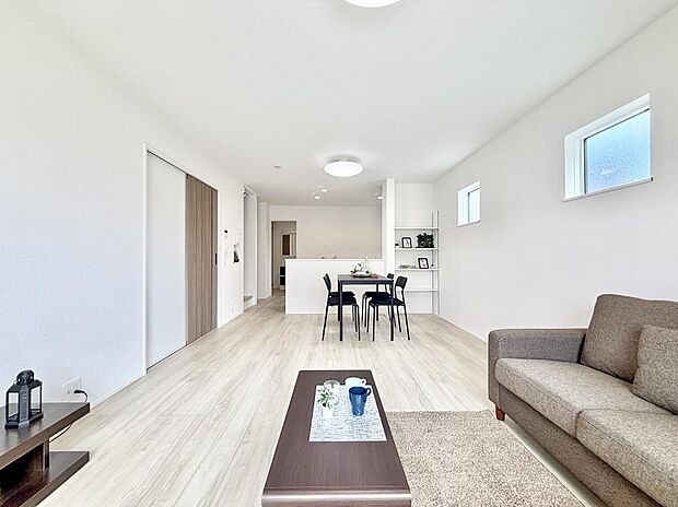 インテリアを考えるのが楽しみな広いリビングです!