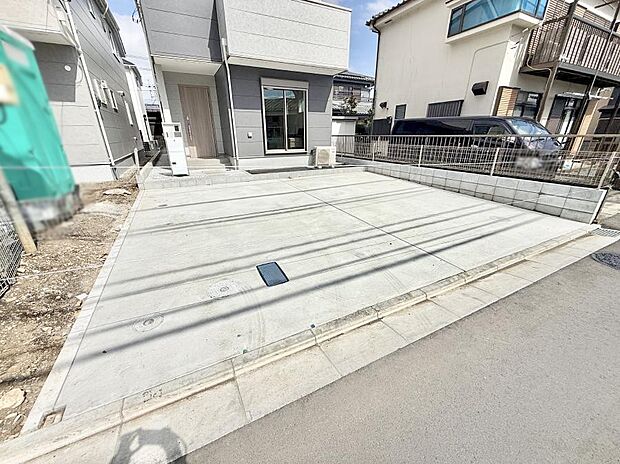 広い駐車場スペースが魅力的です