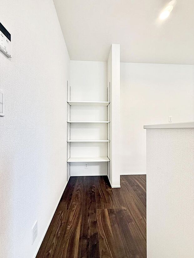 ■キッチン横の収納スペースはうれしいですね