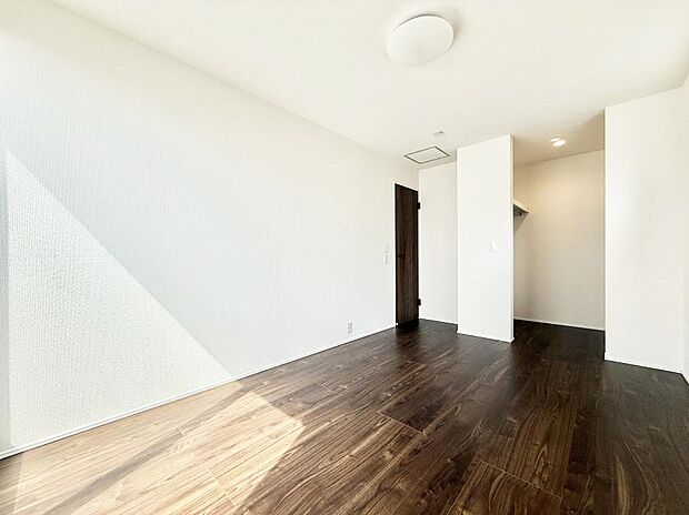 2号棟 ■落ち着いた色合いのお部屋で穏やかな時間を楽しめます