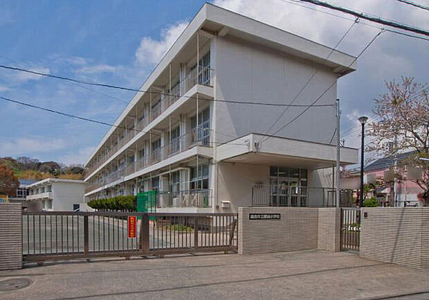 小学校 1200m 鎌倉市立腰越小学校