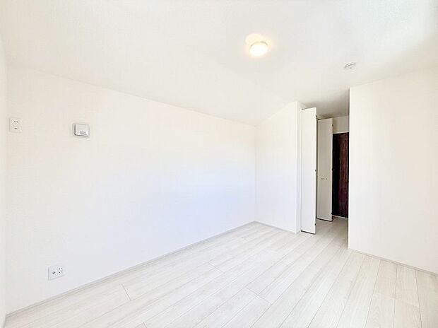 1号棟 ■落ち着いた色合いのお部屋で穏やかな時間を楽しめます