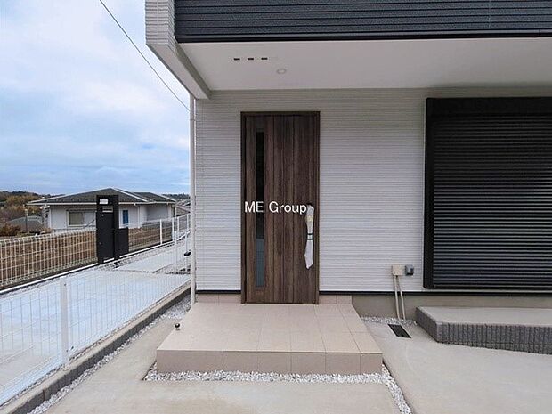 ■ シンプルで美しく、住まいの第一印象を彩る玄関です