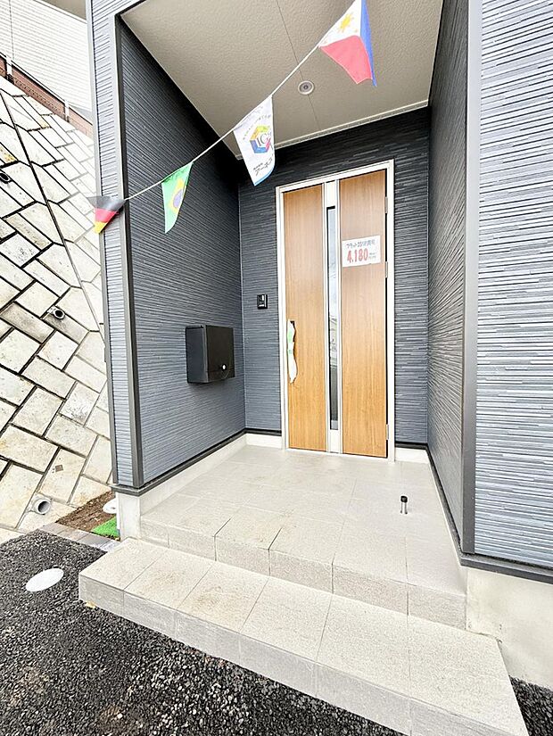 ■ シンプルで美しく、住まいの第一印象を彩る玄関です