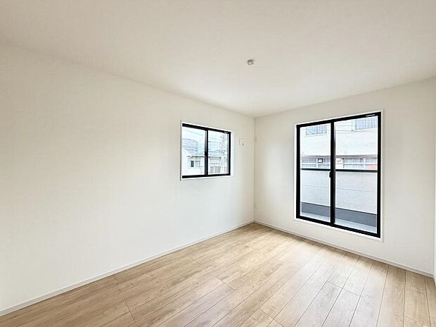 ■シンプルな空間で、収納付きベッドやデスクなど、多機能な家具を活用しやすいです