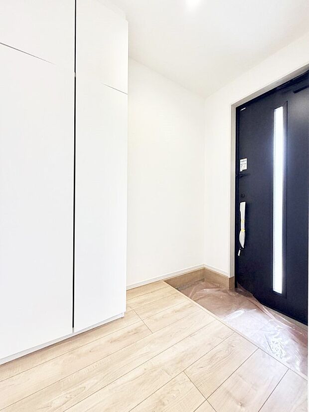 窮屈さを感じさせない広々玄関!