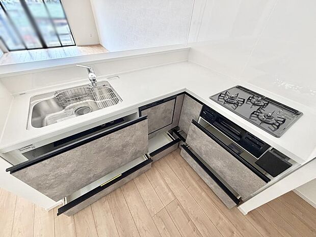 収納力豊富なシステムキッチンです!