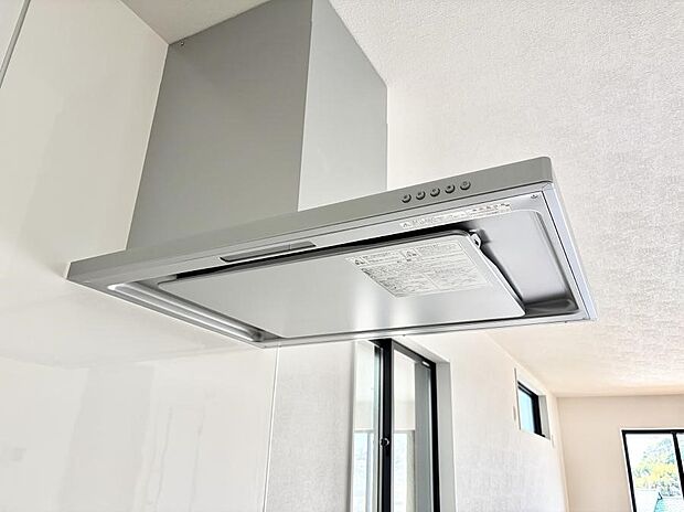 ■フードに覆われている為、匂いが換気扇に誘導され、効率的に排煙ができます