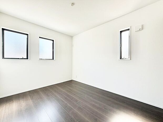 2面採光で明るい居室!