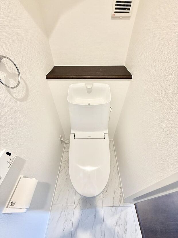 明るく清潔感溢れるトイレ