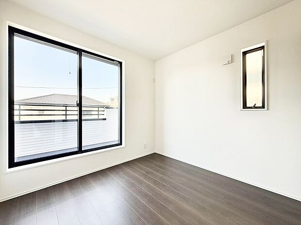 大きな窓からの陽射しがうれしいですね