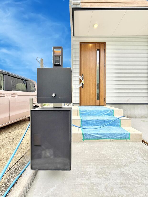 ■ シンプルで美しく、住まいの第一印象を彩る玄関です