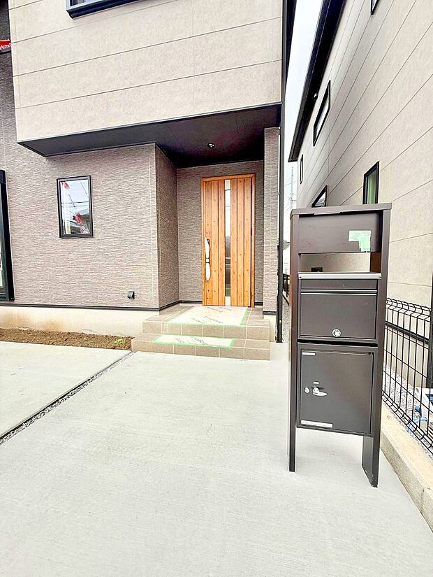 2号棟 ■ シンプルで美しく、住まいの第一印象を彩る玄関です