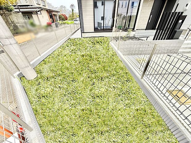3号棟 ■庭付き住宅は多様な使用用途で活用できます (芝生はイメージです)