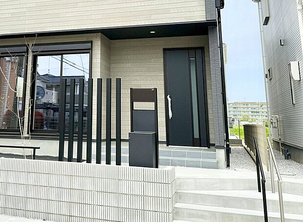 2号棟 ■ シンプルで美しく、住まいの第一印象を彩る玄関です