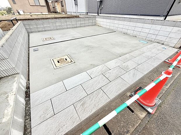 ■2台駐車可能なゆとりのあるカースペース!