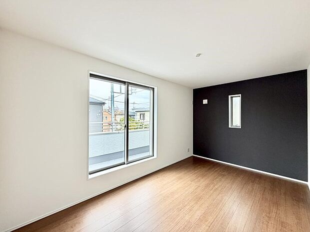 ■シックなアクセントクロスが映えますね