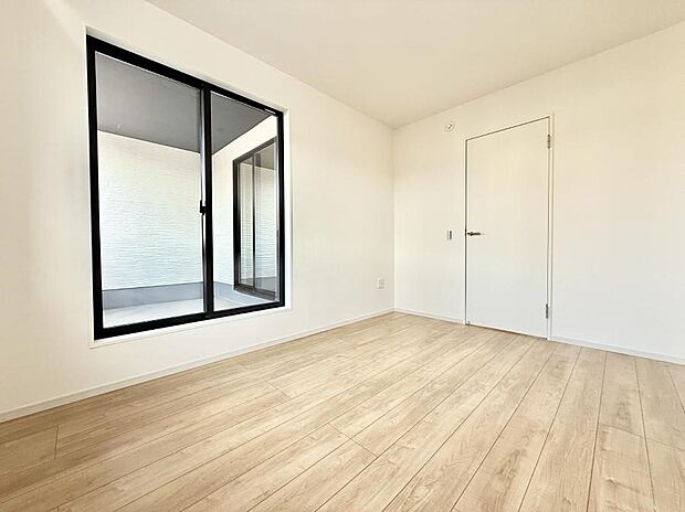 ■シンプルな空間で、収納付きベッドやデスクなど、多機能な家具を活用しやすいです