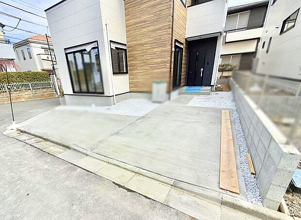 ■2台駐車可能なゆとりのあるカースペース!