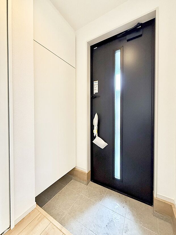 窮屈さを感じさせない広々玄関!