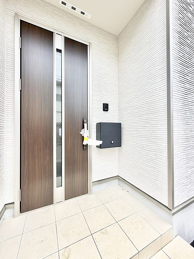 1号棟 ■ シンプルで美しく、住まいの第一印象を彩る玄関です