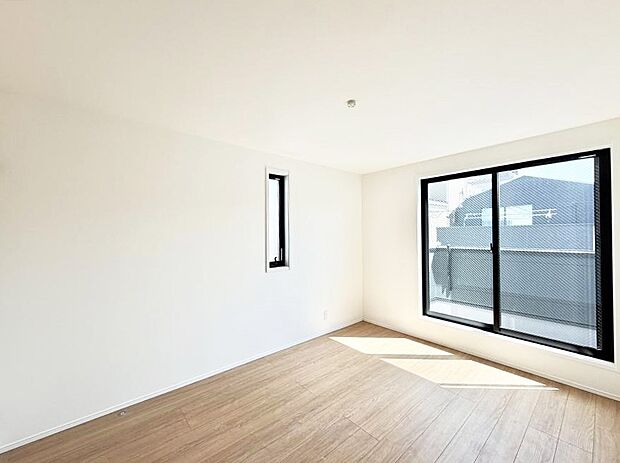 ■2面採光で明るい居室!