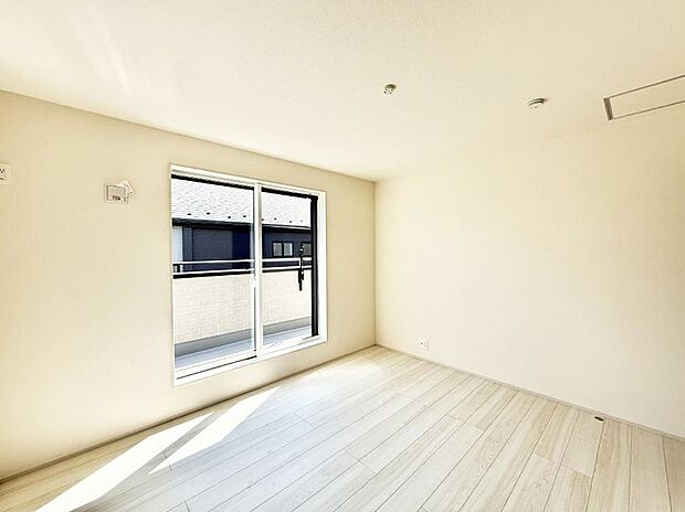 6号棟 ■太陽がサンサンと降り注ぐお部屋は気持ちがいいですね