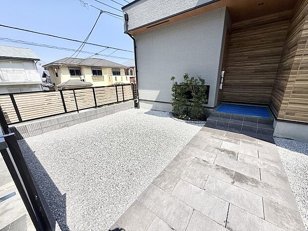 ■ シンプルで美しく、住まいの第一印象を彩る玄関です