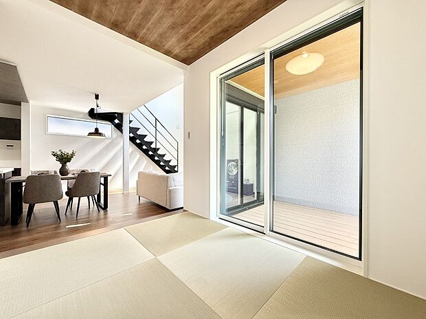 ■リビングとつながる畳コーナーは、キッズスペースとしてご利用するのもいいですね  