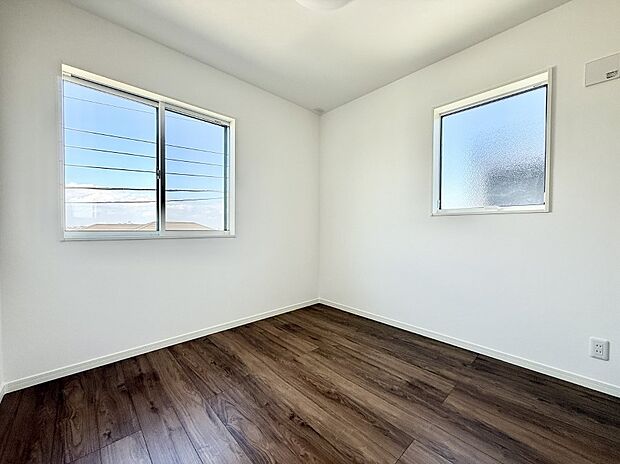 ■2面採光で明るい居室！  