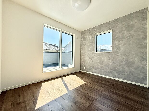 ■大きな窓は開放感があり、明るさ通風バッチリです