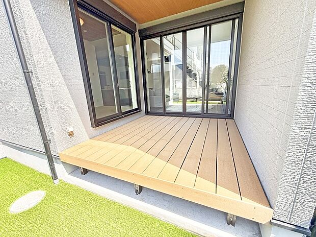 ■天気の良い日はウッドデッキでのんびり日向ぼっこ  