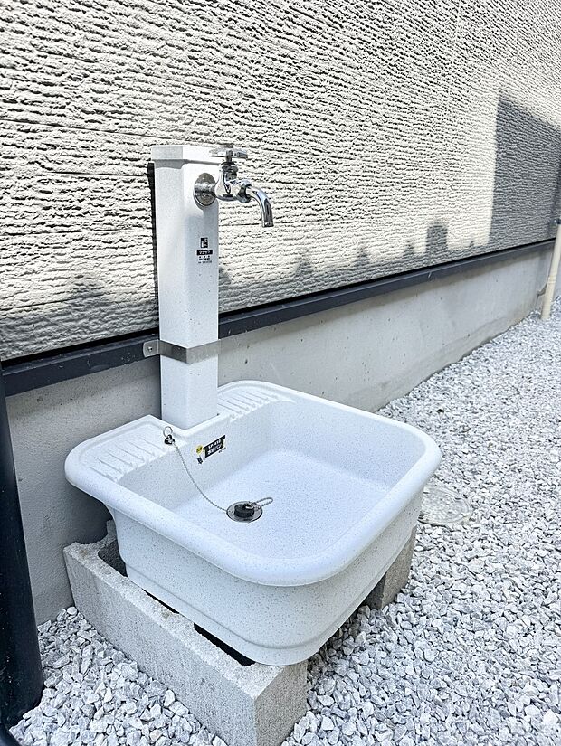 ■ガーデニングや洗車などの際に大活躍な屋外立水栓  