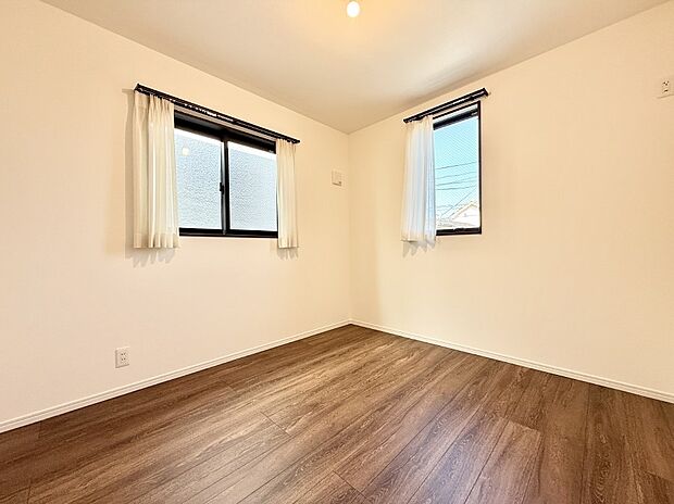 2面採光で明るい居室！  