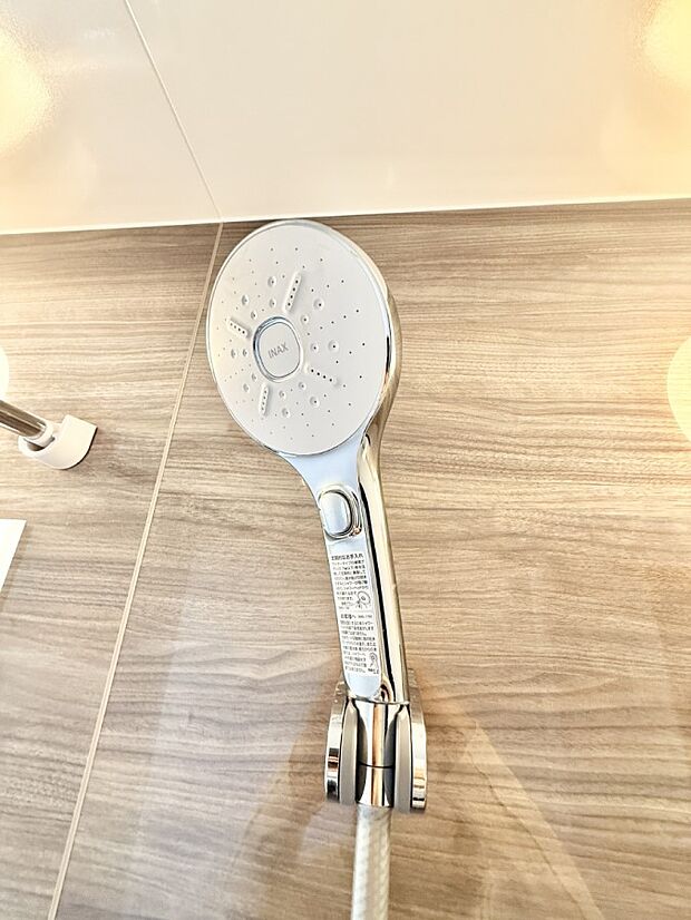 ■手元で簡単に止水できるため、水の無駄遣いを減らすことができます。