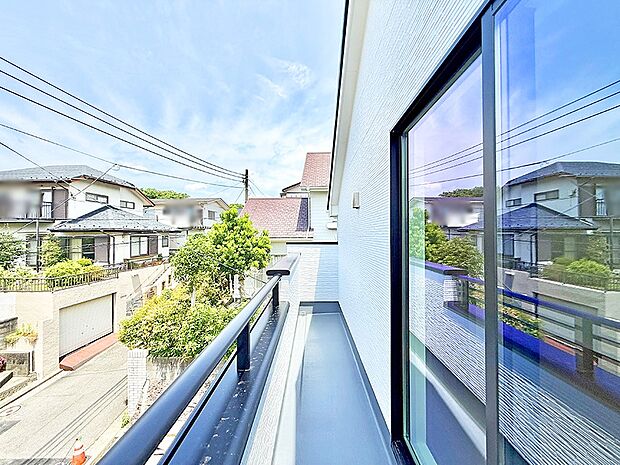 1号棟 ■ 季節の移ろいを感じられる開放的な空間です