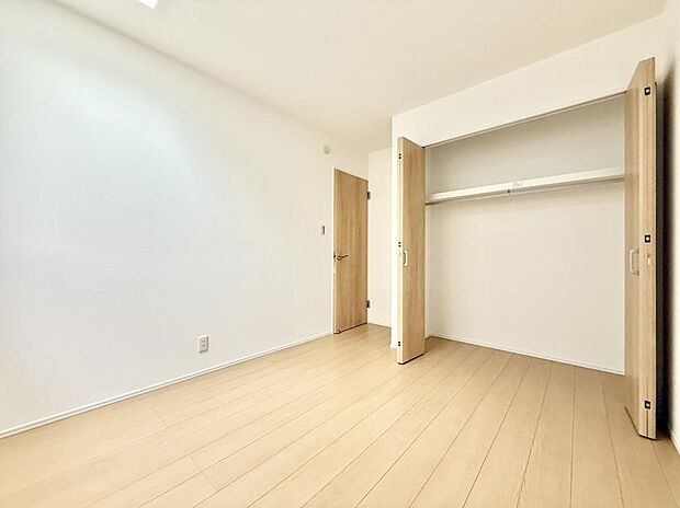 1号棟 ■落ち着いた色合いのお部屋で穏やかな時間を楽しめます