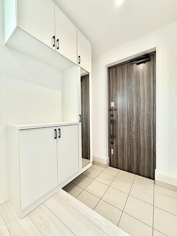 窮屈さを感じさせない広々玄関！