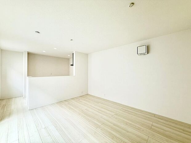 白を基調としたリビングはどんなインテリアにもマッチします  